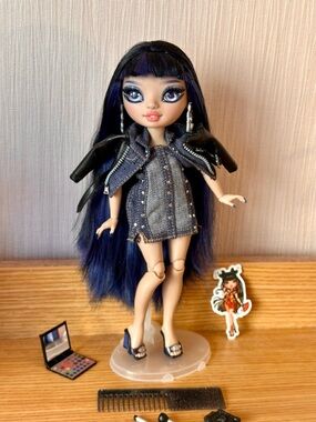 Mint Condition Rainbow High Series 5 Fashion Doll in Black & Blue Denim Outfit
